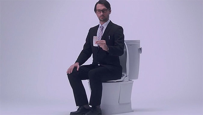 日本通讯运营商ntt docomo恶搞营销 如何优雅在日本上厕所
