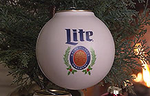 啤酒品牌Miller Lite2021圣诞节创意 啤酒挂饰