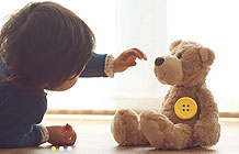 日本博报堂广告公司推出一个创意智能纽扣 陪孩子聊天