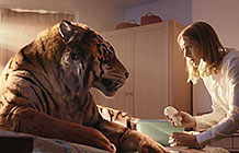 英国WWF圣诞节广告 老虎闯进家