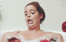 英国美体小铺圣诞节广告 洗澡篇