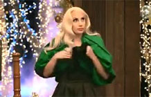 Lady Gaga代言巴诺书店圣诞节广告