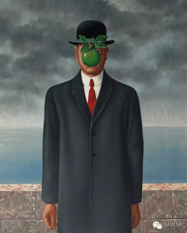 这是比利时超现实主义画家雷尼·马格利特的《戴黑帽的男人》