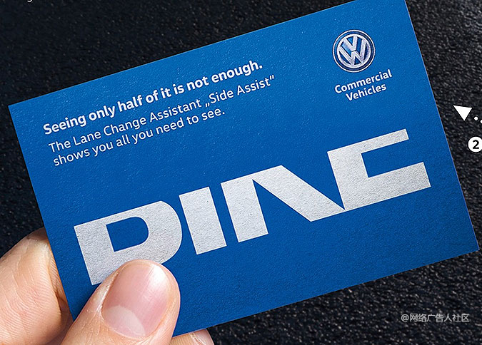 大众汽车这个卡片广告很聪明