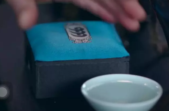 零售广告主爱在数字上花钱，互联网公司最爱砸户外广告