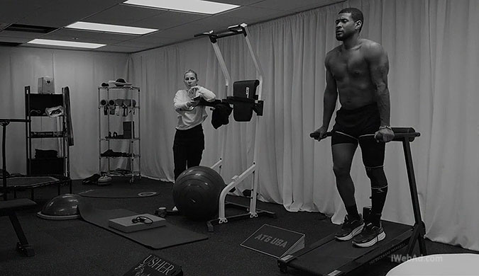 苹果2024超级碗宣传活动 亚瑟小子中场表演后台